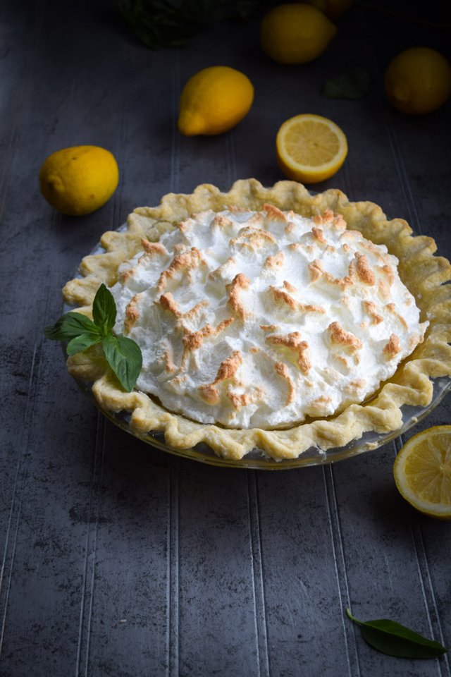 Basil Lemonade Meringue Pie. (7).jpg