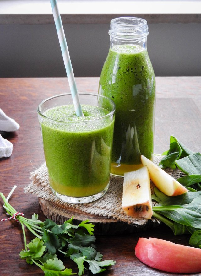 green smoothie 2.jpg