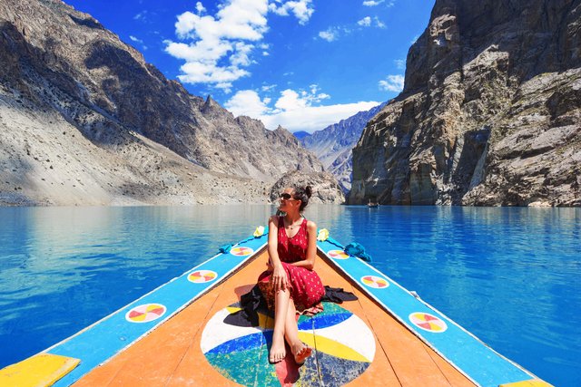 Attabad-Lake_Full-HD_boat.jpg