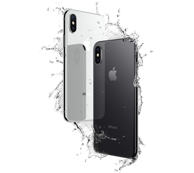 appleiphonexinwater-800x714.jpg