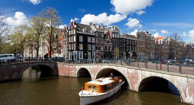 boat-bridge-canal-rings-amsterdam-holland_main.jpg