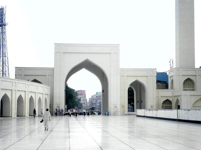 1280px-New_extension_of_Masjid.JPG