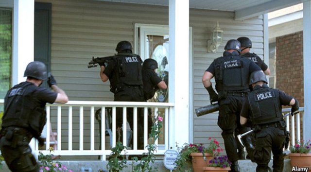 SWAT-raid.jpg