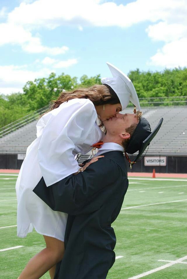 pareja graduada.jpg