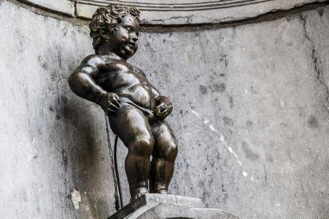 Manneken-Pis-900x600.jpg