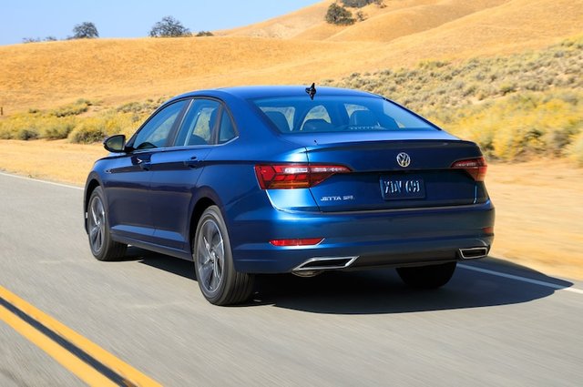 2019-Volkswagen-Jetta-SEL-rear-side-view-motion.jpg