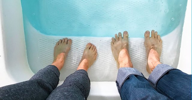 Pool_Feet_9104.jpg