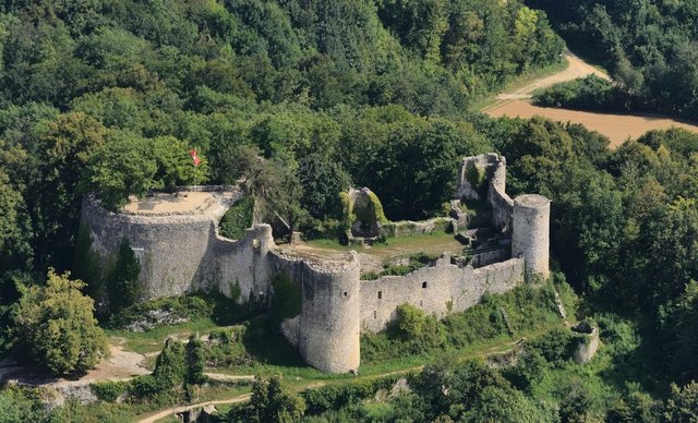 Aerial_View_-_Ruine_Dorneck1.jpg