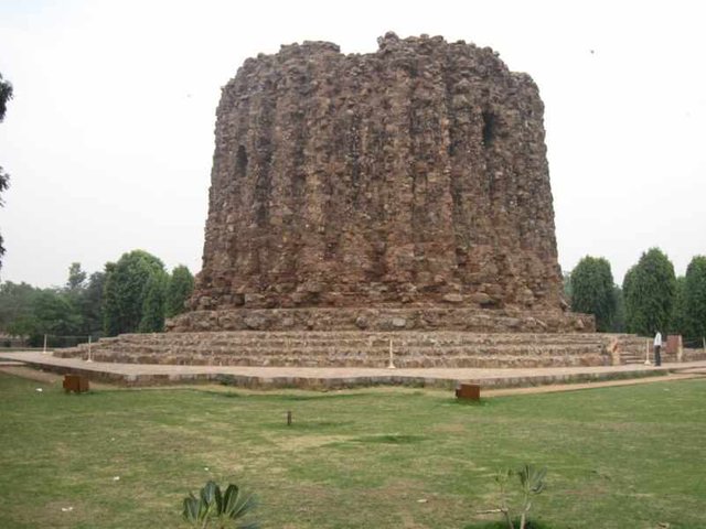 alai-minar-in-qutub-complex.jpg
