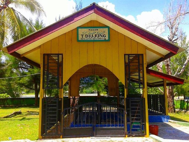 Netizen Simeulue - makam tengku diujung.jpg