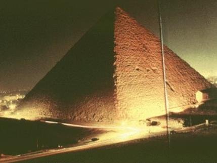 piramidedeguiza1.jpg