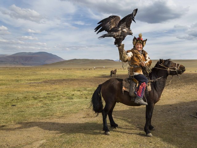 Eagle-Hunters-Altai-Mountains-Mongolia-Helen-Conway-Panoramic-Journeys_2.jpg