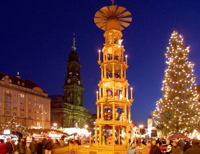 strietzelmarkt-dresden.jpg