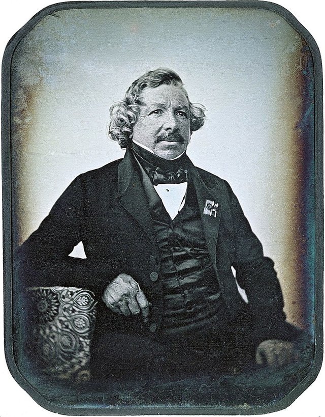 703px-Louis_Daguerre_2.jpg