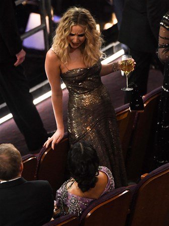 ickiyi-fazla-kacirdi-jennifer-lawrence-oscar-1673963.jpg