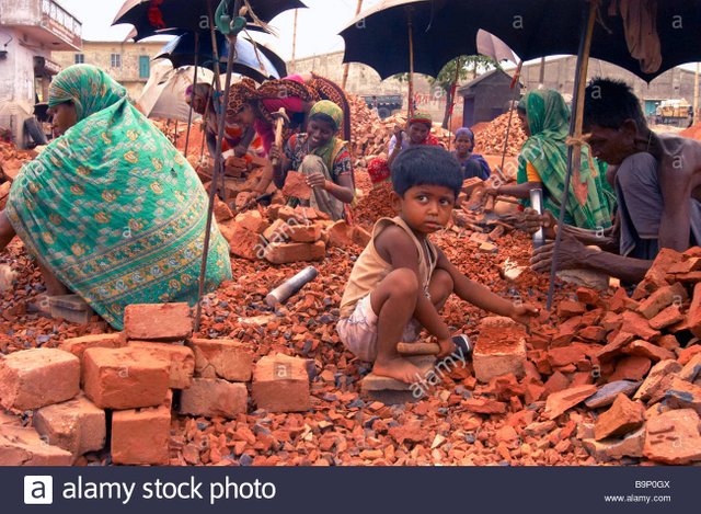 stone-break-breaker-child-labor-asia-poor-cheap-natural-resource-bangladesh-B9P0GX.jpg