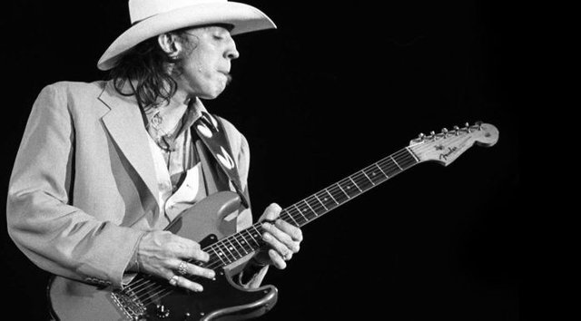 stevie-ray-vaughan3-696x385.jpg