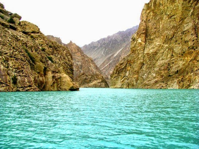 A view of Atabad lake (shot taken from the boat while crossing the Lake)..jpg