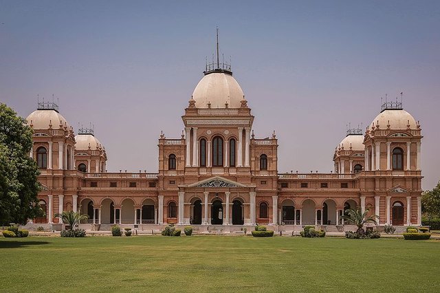 NOOR_MAHAL_BAHAWALPUR.jpg