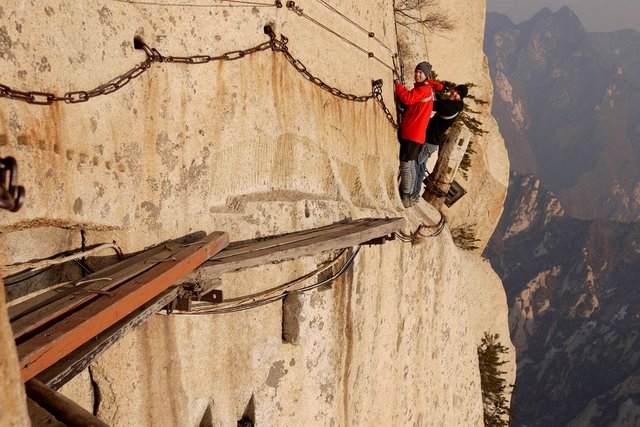 cliffside_path_huashan.jpg