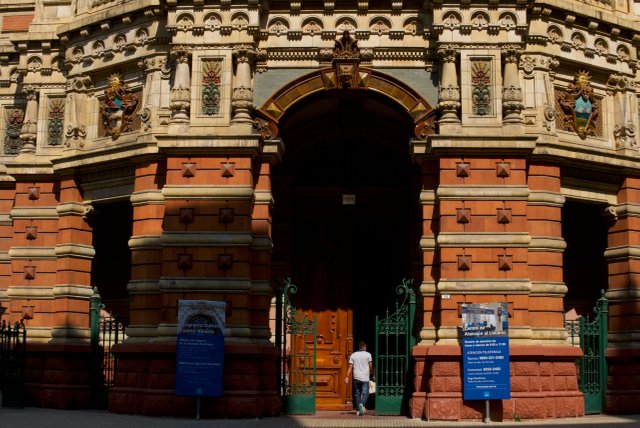 Palacio aguas entrada copy.jpg