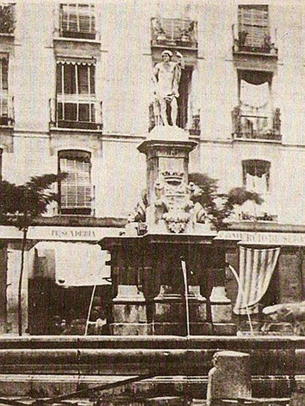 fuente-de-la-plaza-de-lavapies-coronada-por-endimion-1864-foto-alfonso-begue-gamero.jpg