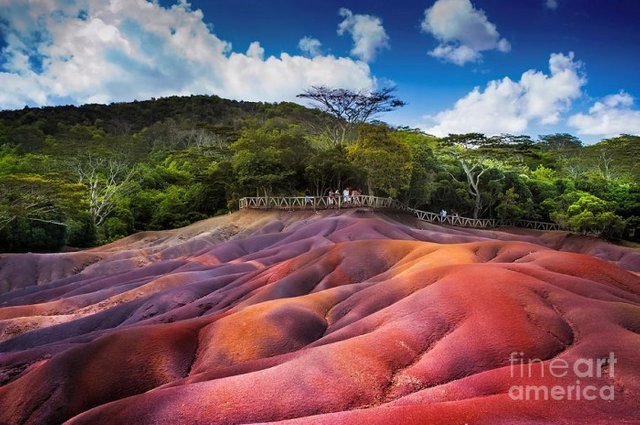 seven-colored-earth-in-chamarel-mauritius-jenny-rainbow-700x465.jpg