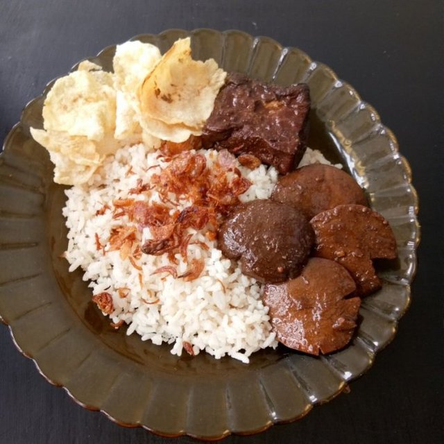 Nasi-Uduk-Rawa-Belong-jengkol.jpg