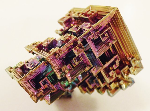 bismuth_crystal_6112_4_by_beeblebroxz-d90rsme.jpg