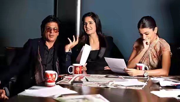 shahrukh-khan-katrina-kaif-and-anuksha-sharma-attend-an-event-to-the-picture-id156936458.jpg