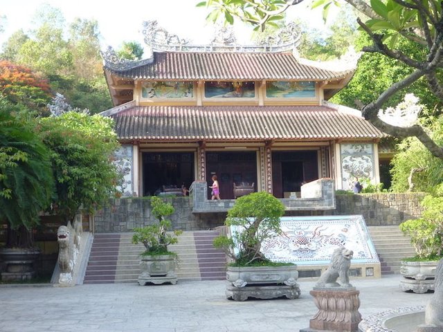 Long-Sơn-Pagoda_Temple.jpg