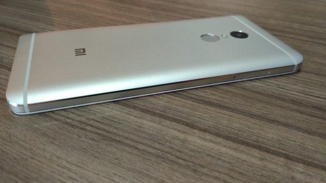 6-Xiaomi-Redmi-Note-4-hands-on-picture.jpg