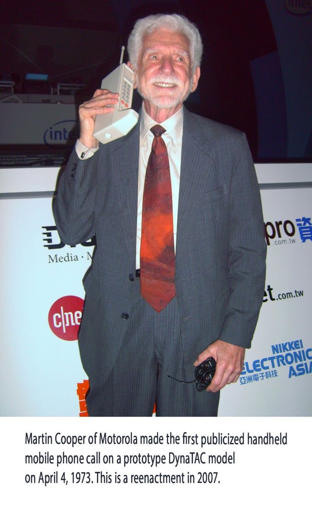 800px-2007Computex_e21Forum-MartinCooper.jpg