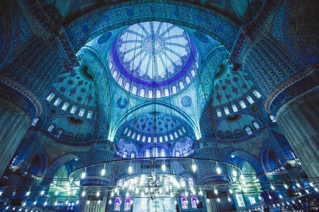 vivitravels.comturkey-istanbul-blue-mosque-interior-680x452.jpg