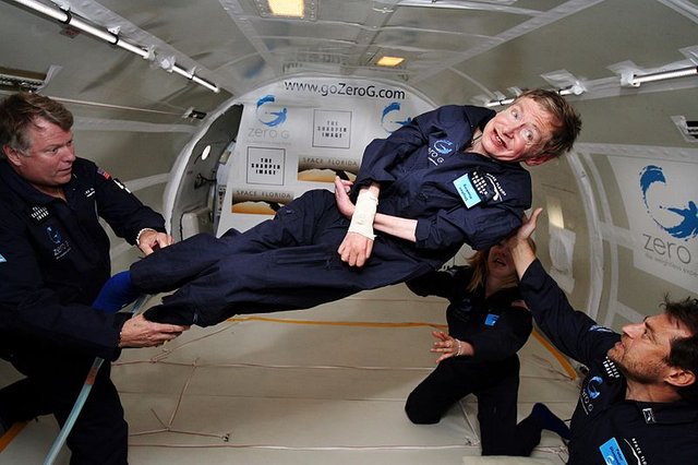 800px-Physicist_Stephen_Hawking_in_Zero_Gravity_NASA.jpg