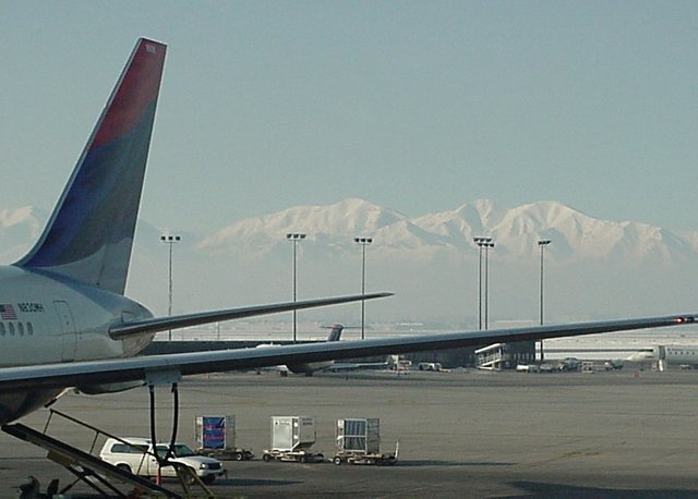 02 02xx 064 Charleston SC Trip - Salt Lake View of Mtns Airport.JPG