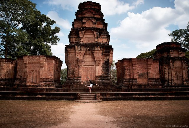 Cambodia one handed handstand.jpg