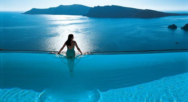Santorini-oia-hotels-perivolas-hotel-1.jpg