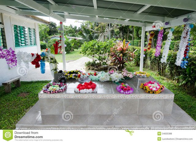 family-grave-rarotonga-cook-islands-sep-graves-sep-land-ownership-based-customary-native-title-s-very-common-34635388.jpg