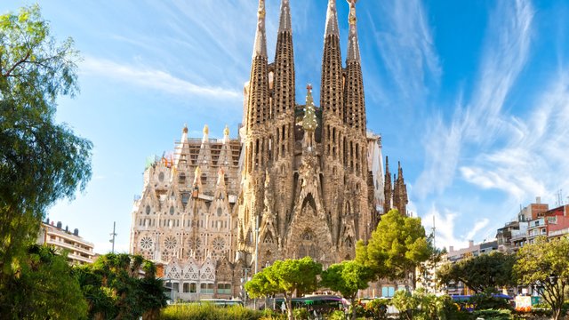 Sagrada-Familia-Barcelona-Spain.jpg