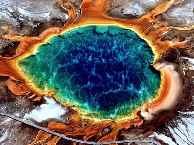 Fumaroles-Yellowstone-1200x899.jpg