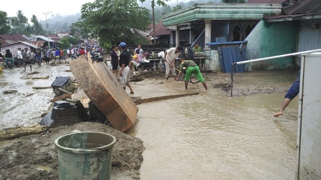 korban-banjir-bandang-desa-kayu-mbelin_20170413_081704.jpg