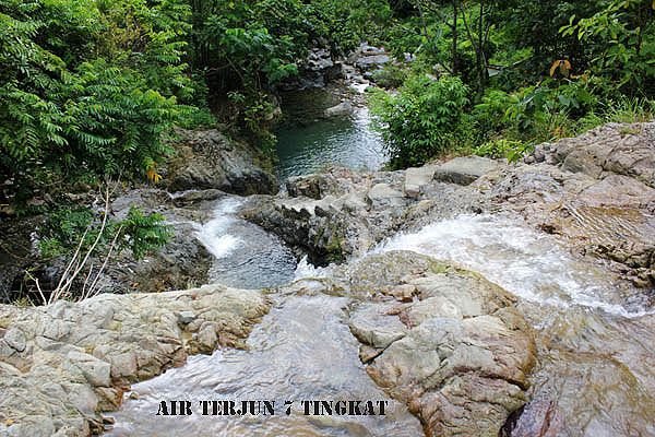 air terjun tujuh tingkat.jpg