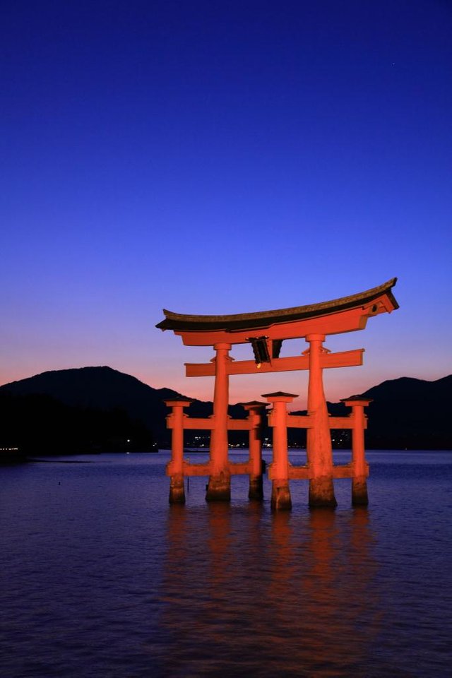 厳島神社大鳥居.jpg