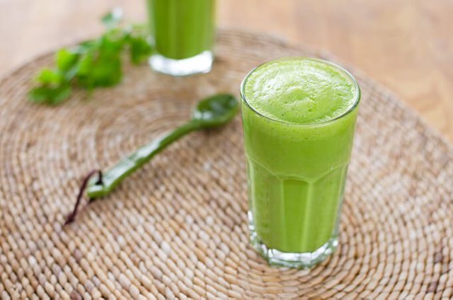 green-smoothie680x450-2.jpg