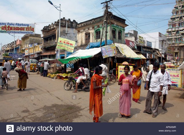 indian-market-street-in-trichy-APNXMR.jpg