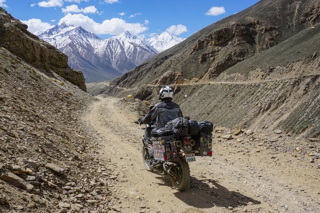 Wonderful lonley gravel roads in Tajikistan_1.jpg