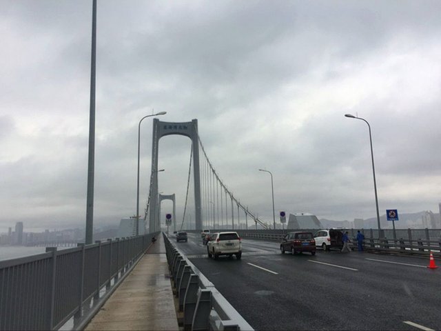 雨中的大桥新.jpg