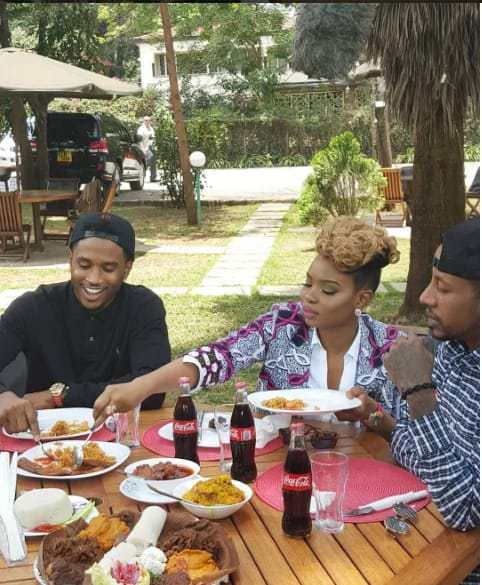 mediahoarders_com_ng-see-how-trey-songz-reacted-after-eating-nigerian-jollof-rice-for-the-first-time-with-pictures-02.jpg