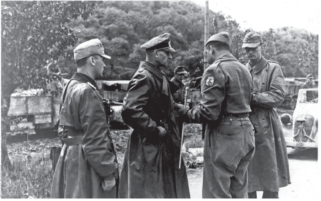 Os-generais-Otto-Fretter-Pico-e-Mario-Carloni-entregando-se-a-FEB-após-a-Batalha-de-Fornovo-di-Taro..png